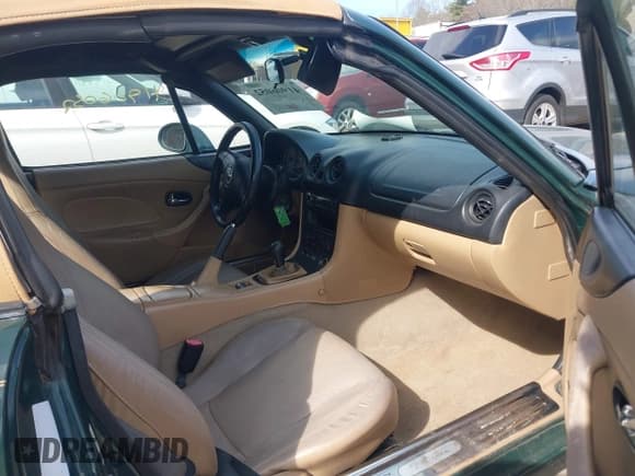 ✅ 2001 Mazda MX-5 Miata • VIN: JM1NB353510214861 • Lot: 41906052. Listed on IAAI with 174,863 mi. Free auction sales archive from the USA and detailed vehicle history report at DreamBid. Image 5.