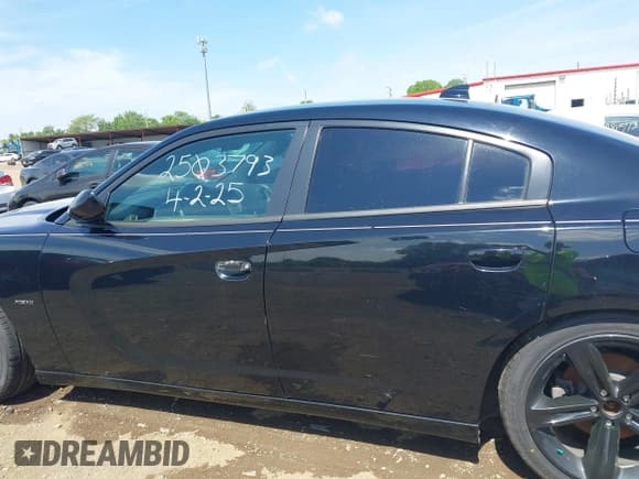 ✅ 2018 Dodge Charger R/T • VIN: 2C3CDXCT6JH205940 • Lot: 42227254. Wystawiony na IAAI z przebiegiem 82 475 mil. Bezpłatny archiwum sprzedaży aukcyjnych z USA i szczegółowy raport historii pojazdu na DreamBid. Zdjęcie 14.