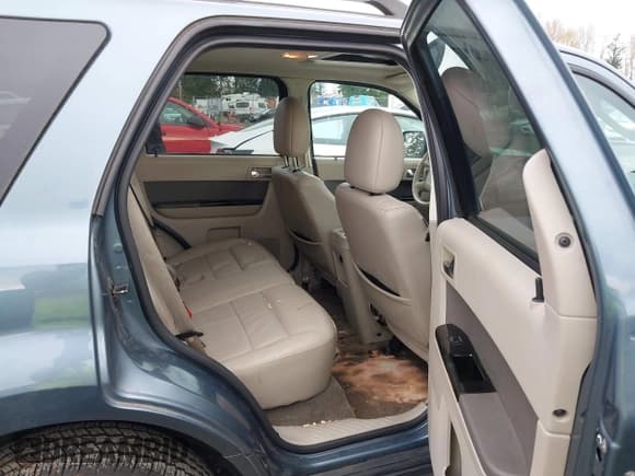 ✅ 2010 Ford Escape Hybrid • VIN: 1FMCU5K32AKA96186 • Lot: 43757651. Wystawiony na IAAI z przebiegiem 153 477 mil. Bezpłatny archiwum sprzedaży aukcyjnych z USA i szczegółowy raport historii pojazdu na DreamBid. Zdjęcie 8.