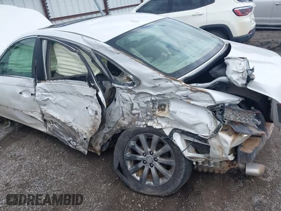 ✅ 2009 Hyundai Azera Limited • VIN: KMHFC46F79A358185 • Lot: 42502180. Listed on IAAI with 176,983 mi. Free auction sales archive from the USA and detailed vehicle history report at DreamBid. Image 6.