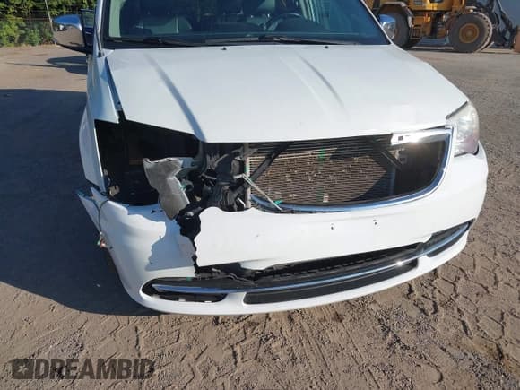 ✅ 2014 Chrysler Town & Country Touring L • VIN: 2C4RC1CG6ER304525 • Lot: 43091323. Listed on IAAI with 151,986 mi. Free auction sales archive from the USA and detailed vehicle history report at DreamBid. Image 6.