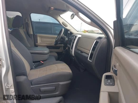 ✅ 2009 Dodge 1500 ST • VIN: 1D3HB18P69S742867 • Lot: 42445968. Wystawiony na IAAI z przebiegiem 204 860 mil. Bezpłatny archiwum sprzedaży aukcyjnych z USA i szczegółowy raport historii pojazdu na DreamBid. Zdjęcie 5.