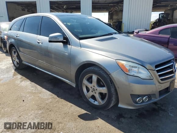 ✅ 2011 Mercedes-Benz R 350 • VIN: 4JGCB6FE9BA132874 • Лот: 72996554. Опубликован ранее на Copart с пробегом 184 523 миль. Бесплатный доступ к архиву аукционных продаж из США и подробный отчёт об истории автомобиля на DreamBid. Изображение 4.