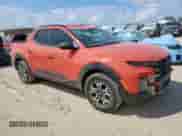 2025 Hyundai Santa Cruz XRT z VIN 5NTJDDDFXSH151742, wystawiony jako Copart lot #83954675 z przebiegiem 6 729 mil mil oraz Szkoda całkowita • Salvage title. Historia ofert i sprzedaży dostępna na DreamBid. Obrazek 4.