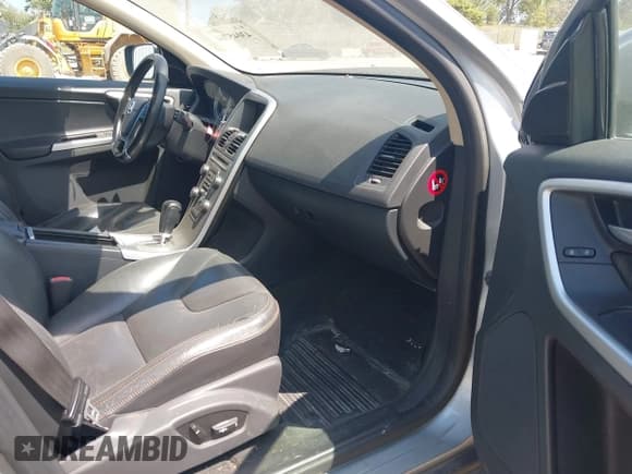 ✅ 2012 Volvo XC60 3.0L • VIN: YV4902DZ6C2253793 • Lot: 43045764. Wystawiony na IAAI z przebiegiem 153 530 mil. Bezpłatny archiwum sprzedaży aukcyjnych z USA i szczegółowy raport historii pojazdu na DreamBid. Zdjęcie 5.