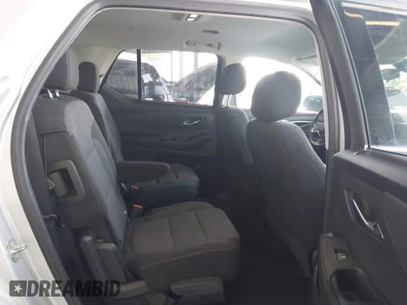 ✅ 2021 Chevrolet Traverse LT Cloth • VIN: 1GNEVGKW1MJ260464 • Lot: 42399748. Wystawiony na IAAI z przebiegiem 77 498 mil. Bezpłatny archiwum sprzedaży aukcyjnych z USA i szczegółowy raport historii pojazdu na DreamBid. Zdjęcie 8.