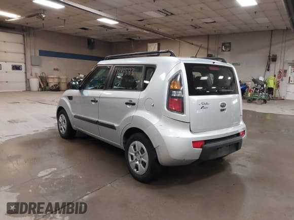 ✅ 2011 Kia Soul • VIN: KNDJT2A17B7302409 • Lot: 43181593. Listed on IAAI with 170,252 mi. Free auction sales archive from the USA and detailed vehicle history report at DreamBid. Image 3.