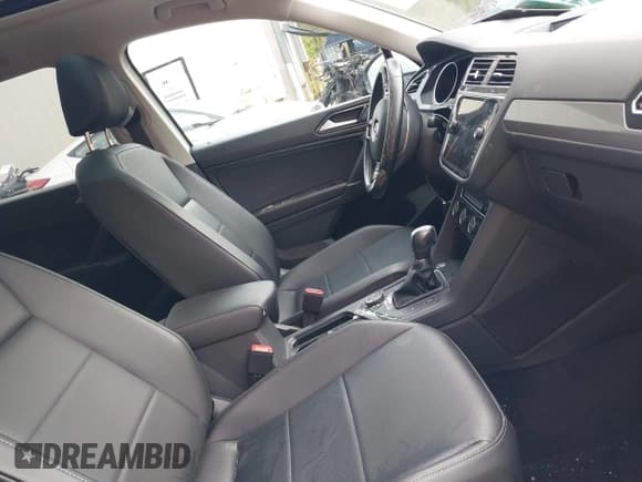 ✅ 2018 Volkswagen Tiguan SEL • VIN: 3VV2B7AX5JM164450 • Lot: 42191718. Wystawiony na IAAI z przebiegiem 68 556 mil. Bezpłatny archiwum sprzedaży aukcyjnych z USA i szczegółowy raport historii pojazdu na DreamBid. Zdjęcie 5.