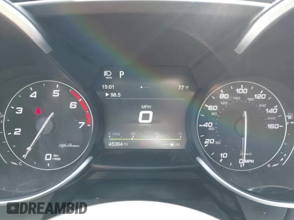 ✅ 2018 Alfa Romeo Giulia • VIN: ZARFAEDN6J7566415 • Lot: 42173243. Wystawiony na IAAI z przebiegiem 45 364 mil. Bezpłatny archiwum sprzedaży aukcyjnych z USA i szczegółowy raport historii pojazdu na DreamBid. Zdjęcie 7.