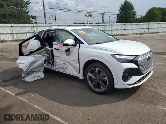 ✅ 2022 Audi Q4 e-tron Premium Plus • VIN: WA1H2BFZ8NP042620 • Lot: 70395574. Listed on Copart with 17,705 mi. Free auction sales archive from the USA and detailed vehicle history report at DreamBid. Image 4.