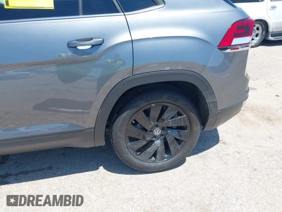 ✅ 2024 Volkswagen Atlas SE • VIN: 1V2JE2CA2RC217260 • Lot: 42178259. Listed on IAAI with 30,640 mi. Free auction sales archive from the USA and detailed vehicle history report at DreamBid. Image 6.