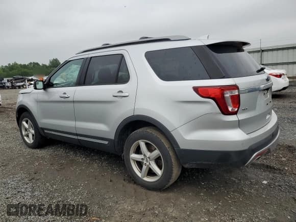 ✅ 2017 Ford Explorer XLT • VIN: 1FM5K8D89HGC98142 • Lot: 56934365. Wystawiony na Copart z przebiegiem 107 075 mil. Bezpłatny archiwum sprzedaży aukcyjnych z USA i szczegółowy raport historii pojazdu na DreamBid. Zdjęcie 2.