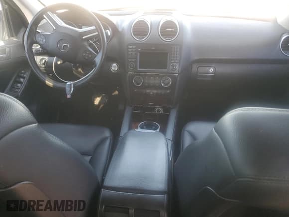 ✅ 2009 Mercedes-Benz M 550 • VIN: 4JGBB72E79A521000 • Lot: 64460815. Wystawiony na Copart z przebiegiem 142 893 mil. Bezpłatny archiwum sprzedaży aukcyjnych z USA i szczegółowy raport historii pojazdu na DreamBid. Zdjęcie 8.