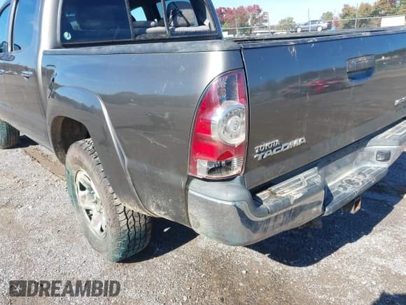✅ 2014 Toyota Tacoma • VIN: 5TFLU4ENXEX107441 • Lot: 43569911. Listed on IAAI with 183,301 mi. Free auction sales archive from the USA and detailed vehicle history report at DreamBid. Image 6.