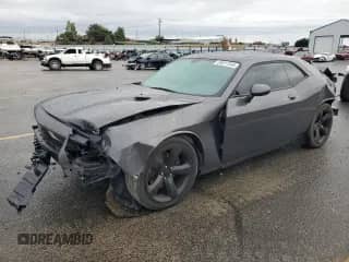 2014 Dodge Challenger R/T Plus z VIN 2C3CDYBT2EH247695, wystawiony jako Copart lot #84817345 z przebiegiem 52 335 mil mil oraz Szkoda całkowita • Salvage title. Historia ofert i sprzedaży dostępna na DreamBid. Obrazek 1.