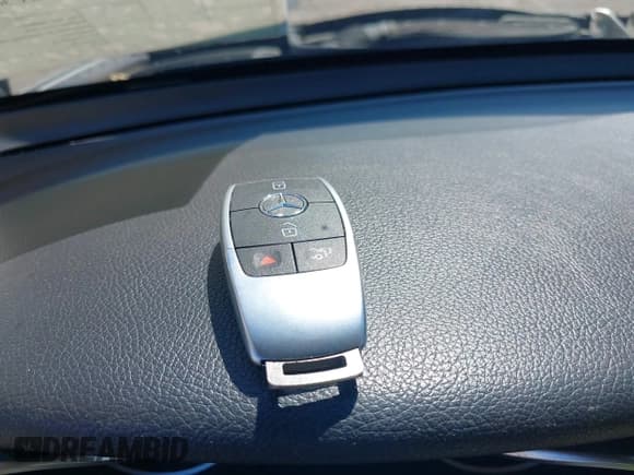 ✅ 2020 Mercedes-Benz GLC 300 • VIN: W1N0G8EB3LF807658 • Лот: 42732510. Опубликован ранее на IAAI с пробегом 66 857 миль. Бесплатный доступ к архиву аукционных продаж из США и подробный отчёт об истории автомобиля на DreamBid. Изображение 11.