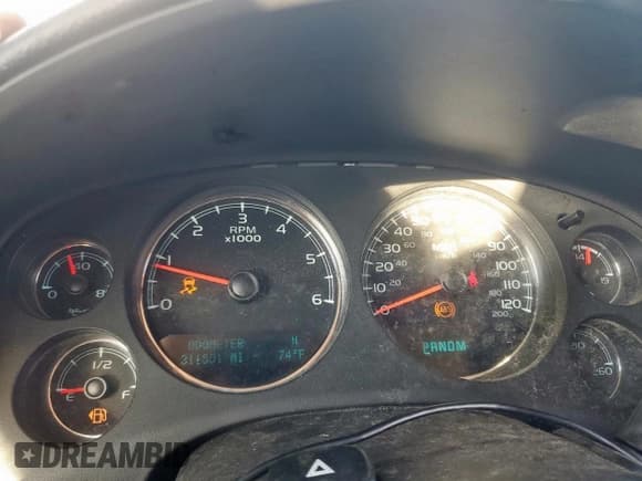 ✅ 2014 Chevrolet Tahoe LTZ • VIN: 1GNSCCE00ER106095 • Lot: 81633235. Listed on Copart with 311,501 mi. Free auction sales archive from the USA and detailed vehicle history report at DreamBid. Image 9.