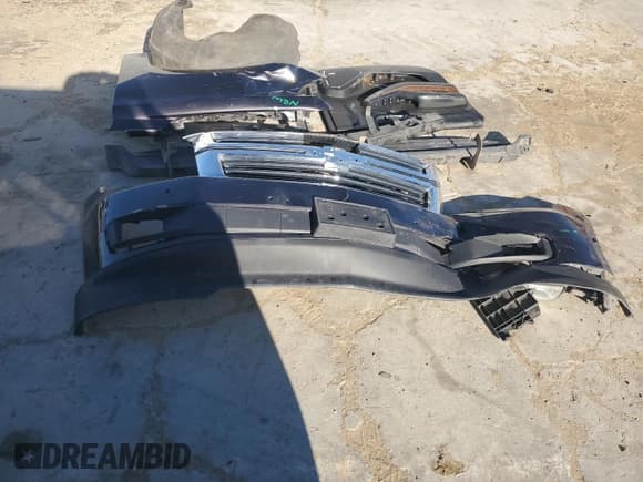 ✅ 2018 Chevrolet Suburban Premier • VIN: 1GNSCJKC7JR188937 • Lot: 49741655. Wystawiony na Copart z przebiegiem 106 956 mil. Bezpłatny archiwum sprzedaży aukcyjnych z USA i szczegółowy raport historii pojazdu na DreamBid. Zdjęcie 13.