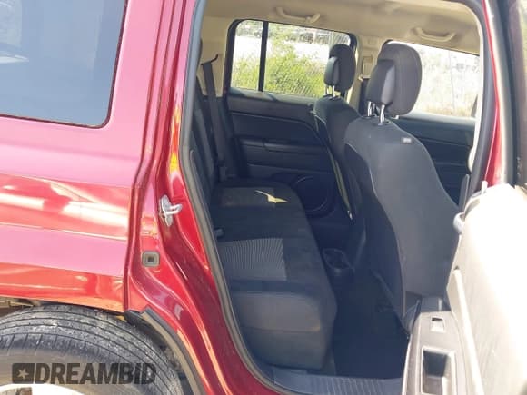 ✅ 2016 Jeep Patriot Latitude • VIN: 1C4NJPFB2GD503214 • Lot: 42279900. Listed on IAAI with 130,002 mi. Free auction sales archive from the USA and detailed vehicle history report at DreamBid. Image 8.