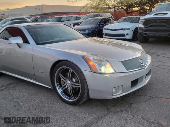 ✅ 2004 Cadillac XLR • VIN: 1G6YV34A945601816 • Lot: 50757205. Wystawiony na Copart z przebiegiem 182 078 mil. Bezpłatny archiwum sprzedaży aukcyjnych z USA i szczegółowy raport historii pojazdu na DreamBid. Zdjęcie 1.