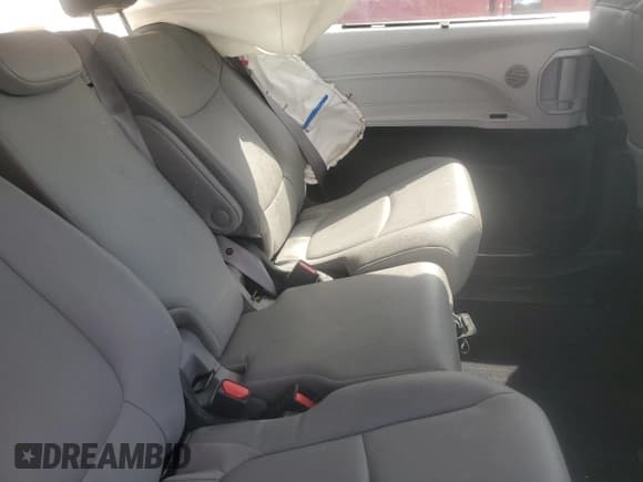 ✅ 2025 Toyota Sienna XLE • VIN: 5TDYRKECXSS225713 • Lot: 86642665. Wystawiony na Copart z przebiegiem Nie podano. Bezpłatny archiwum sprzedaży aukcyjnych z USA i szczegółowy raport historii pojazdu na DreamBid. Zdjęcie 11.
