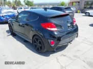✅ 2016 Hyundai Veloster Turbo • VIN: KMHTC6AE2GU288538 • Lot: 42282122. Wystawiony na IAAI z przebiegiem 83 231 mil. Bezpłatny archiwum sprzedaży aukcyjnych z USA i szczegółowy raport historii pojazdu na DreamBid. Zdjęcie 3.