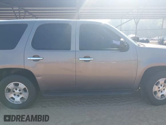 ✅ 2014 Chevrolet Tahoe Commercial • VIN: 1GNLC2E0XER104529 • Lot: 43217631. Wystawiony na IAAI z przebiegiem 237 010 mil. Bezpłatny archiwum sprzedaży aukcyjnych z USA i szczegółowy raport historii pojazdu na DreamBid. Zdjęcie 13.