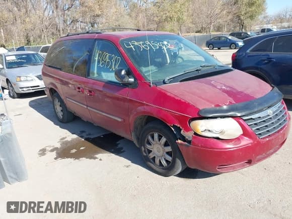 ✅ 2006 Chrysler Town & Country Touring • VIN: 2A4GP54L16R808782 • Lot: 43695302. Listed on IAAI with 184,991 mi. Free auction sales archive from the USA and detailed vehicle history report at DreamBid. Image 1.
