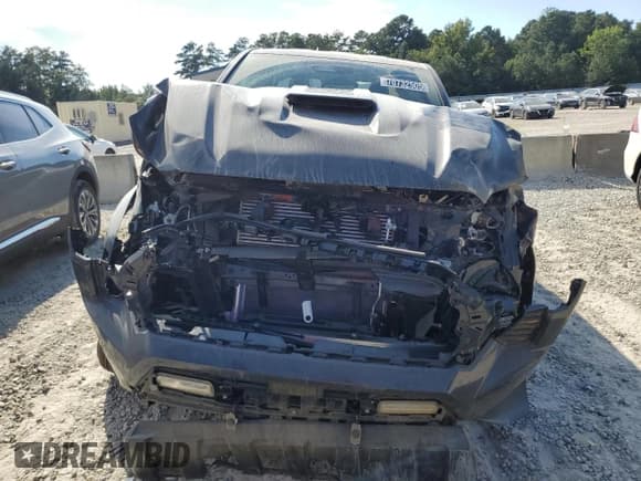 ✅ 2024 Toyota Tacoma SR5 • VIN: 3TMKB5FN5RM003005 • Lot: 70732505. Wystawiony na Copart z przebiegiem 9 287 mil. Bezpłatny archiwum sprzedaży aukcyjnych z USA i szczegółowy raport historii pojazdu na DreamBid. Zdjęcie 5.