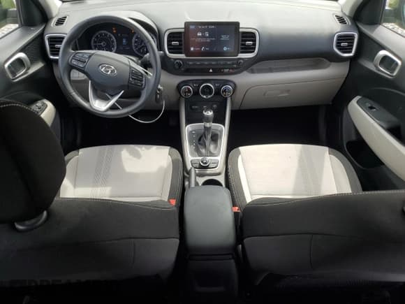 ✅ 2021 Hyundai Venue SEL • VIN: KMHRC8A30MU089827 • Lot: 54678505. Listed on Copart with 28,357 mi. Free auction sales archive from the USA and detailed vehicle history report at DreamBid. Image 8.