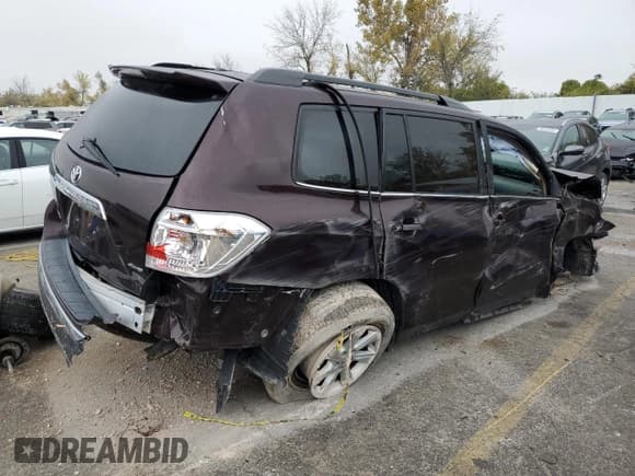 ✅ 2011 Toyota Highlander • VIN: 5TDBK3EH5BS081693 • Лот: 89641795. Опубликован ранее на Copart с пробегом Не указан. Бесплатный доступ к архиву аукционных продаж из США и подробный отчёт об истории автомобиля на DreamBid. Изображение 3.