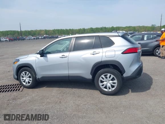 ✅ 2022 Toyota Corolla Cross L • VIN: 7MUAAAAG7NV009940 • Лот: 42117351. Опубликован ранее на IAAI с пробегом 23 290 миль. Бесплатный доступ к архиву аукционных продаж из США и подробный отчёт об истории автомобиля на DreamBid. Изображение 14.