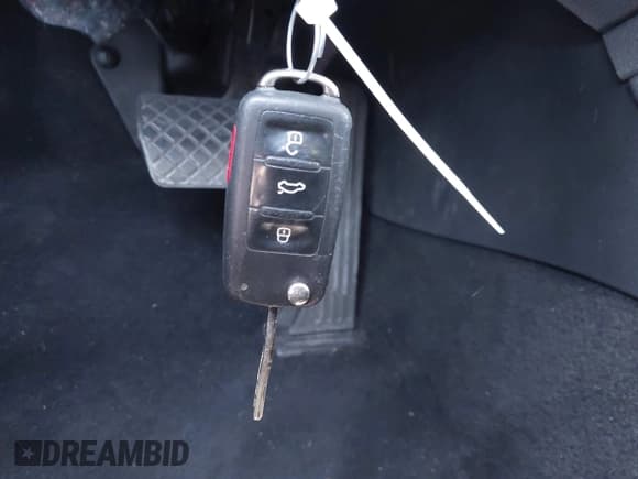 ✅ 2015 Volkswagen Jetta SE • VIN: 3VWD07AJ1FM284890 • Лот: 42328592. Опубликован ранее на IAAI с пробегом 92 880 миль. Бесплатный доступ к архиву аукционных продаж из США и подробный отчёт об истории автомобиля на DreamBid. Изображение 11.