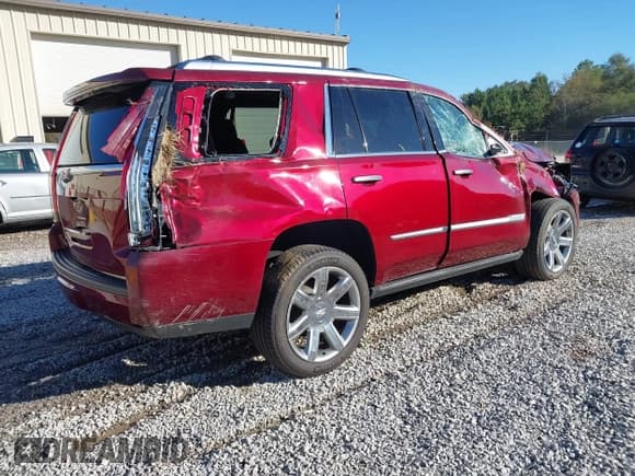 ✅ 2017 Cadillac Escalade Platinum • VIN: 1GYS4DKJ0HR299257 • Lot: 43609411. Wystawiony na IAAI z przebiegiem 46 242 mil. Bezpłatny archiwum sprzedaży aukcyjnych z USA i szczegółowy raport historii pojazdu na DreamBid. Zdjęcie 4.