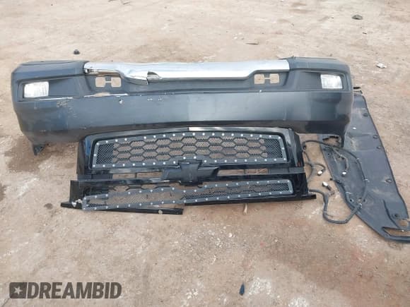 ✅ 2016 Chevrolet Suburban LT • VIN: 1GNSKHKC9GR317622 • Lot: 43579400. Wystawiony na IAAI z przebiegiem 92 808 mil. Bezpłatny archiwum sprzedaży aukcyjnych z USA i szczegółowy raport historii pojazdu na DreamBid. Zdjęcie 12.