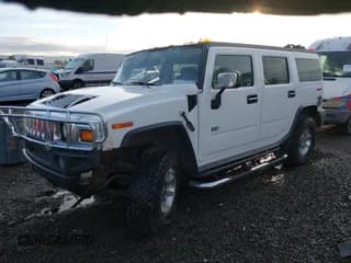 ✅ 2005 Hummer H2 SUV • VIN: 5GRGN23U35H104144 • Lot: 43525192. Wystawiony na IAAI z przebiegiem 118 628 mil. Bezpłatny archiwum sprzedaży aukcyjnych z USA i szczegółowy raport historii pojazdu na DreamBid. Zdjęcie 2.