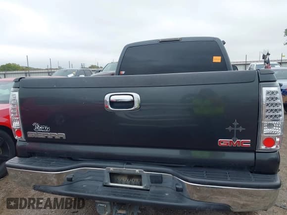 ✅ 2003 GMC Sierra 1500 SLT • VIN: 2GTEK19T231307746 • Лот: 43530673. Опубликован ранее на IAAI с пробегом 319 329 миль. Бесплатный доступ к архиву аукционных продаж из США и подробный отчёт об истории автомобиля на DreamBid. Изображение 16.