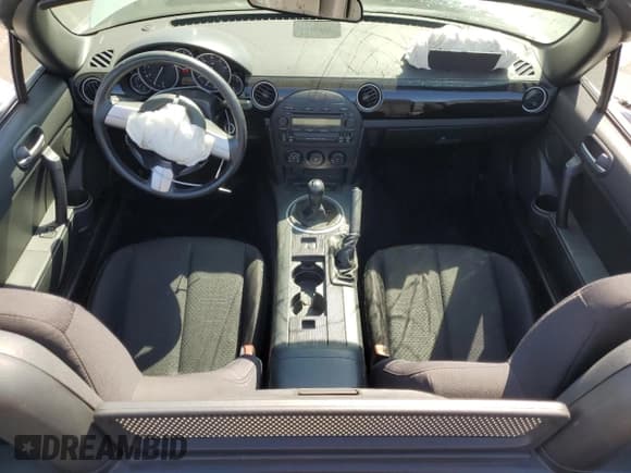 ✅ 2006 Mazda MX-5 Miata Touring • VIN: JM1NC25F960119471 • Lot: 63057975. Wystawiony na Copart z przebiegiem 66 345 mil. Bezpłatny archiwum sprzedaży aukcyjnych z USA i szczegółowy raport historii pojazdu na DreamBid. Zdjęcie 8.