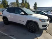✅ 2019 Jeep Compass Latitude • VIN: 3C4NJCBB5KT809308 • Lot: 83836715. Wystawiony na Copart z przebiegiem 79 101 mil. Bezpłatny archiwum sprzedaży aukcyjnych z USA i szczegółowy raport historii pojazdu na DreamBid. Zdjęcie 4.