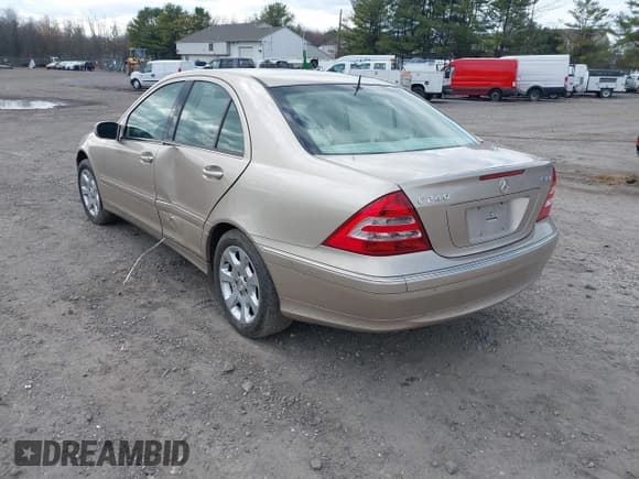 ✅ 2005 Mercedes-Benz C 240 • VIN: WDBRF81J35F665750 • Lot: 41898295. Listed on IAAI with 82,991 mi. Free auction sales archive from the USA and detailed vehicle history report at DreamBid. Image 3.