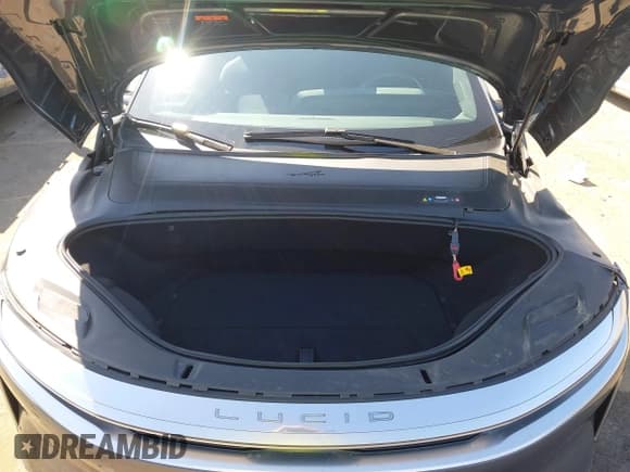 ✅ 2023 Lucid Air Pure • VIN: 50EA1PFA3PA007664 • Lot: 43409294. Wystawiony na IAAI z przebiegiem 13 380 mil. Bezpłatny archiwum sprzedaży aukcyjnych z USA i szczegółowy raport historii pojazdu na DreamBid. Zdjęcie 10.