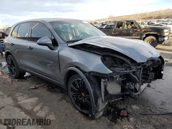 ✅ 2018 Porsche Cayenne S • VIN: WP1AB2A23JLA60329 • Lot: 43561835. Wystawiony na Copart z przebiegiem 63 664 mil. Bezpłatny archiwum sprzedaży aukcyjnych z USA i szczegółowy raport historii pojazdu na DreamBid. Zdjęcie 4.