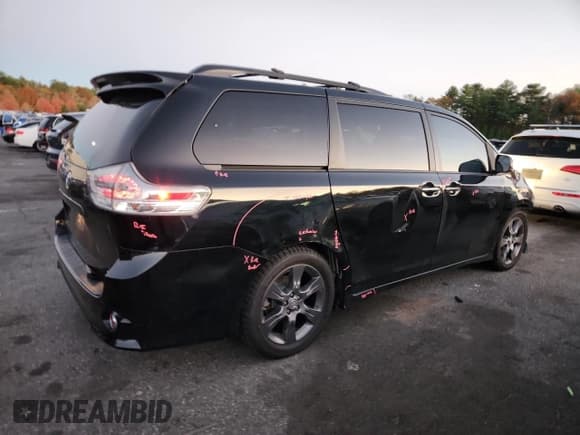 ✅ 2016 Toyota Sienna SE Premium • VIN: 5TDXK3DC8GS713847 • Lot: 89882255. Listed on Copart with 173,391 mi. Free auction sales archive from the USA and detailed vehicle history report at DreamBid. Image 3.