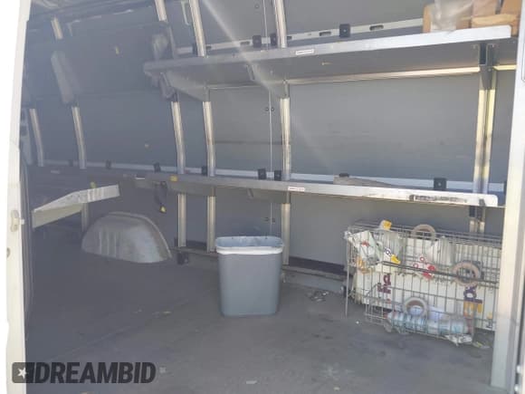 ✅ 2015 Mercedes-Benz Sprinter Cargo EXT • VIN: WD3PE8DB5FP125483 • Lot: 42175247. Wystawiony na IAAI z przebiegiem 507 843 mil. Bezpłatny archiwum sprzedaży aukcyjnych z USA i szczegółowy raport historii pojazdu na DreamBid. Zdjęcie 8.