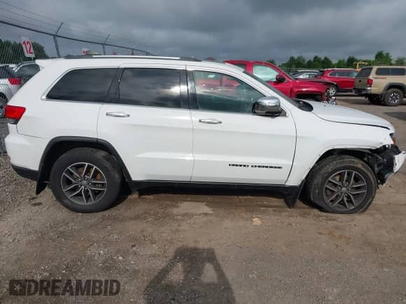 2018 Jeep Grand Cherokee Sterling z VIN 1C4RJFBG1JC489610, wystawiony jako IAAI lot #42689926 z przebiegiem 107 763 mil mil oraz . Historia ofert i sprzedaży dostępna na DreamBid. Obrazek 14.