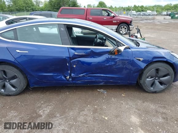 ✅ 2020 Tesla Model 3 Long Range • VIN: 5YJ3E1EB1LF617461 • Lot: 42272338. Wystawiony na IAAI z przebiegiem 71 258 mil. Bezpłatny archiwum sprzedaży aukcyjnych z USA i szczegółowy raport historii pojazdu na DreamBid. Zdjęcie 6.