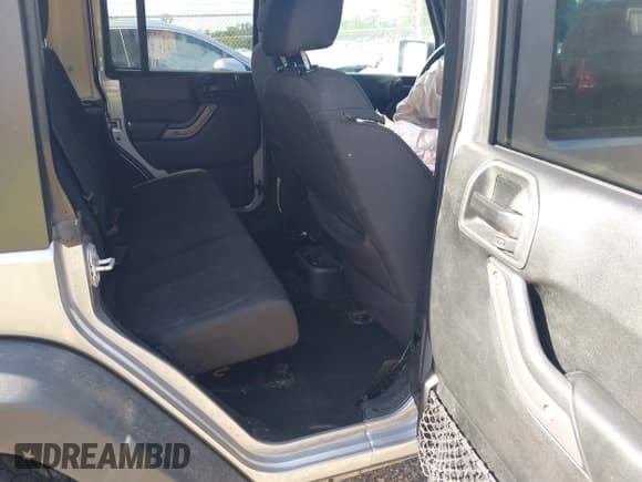 ✅ 2018 Jeep Wrangler Unlimited Sport S • VIN: 1C4HJWDG2JL929231 • Лот: 42282904. Опубликован ранее на IAAI с пробегом 150 362 миль. Бесплатный доступ к архиву аукционных продаж из США и подробный отчёт об истории автомобиля на DreamBid. Изображение 8.