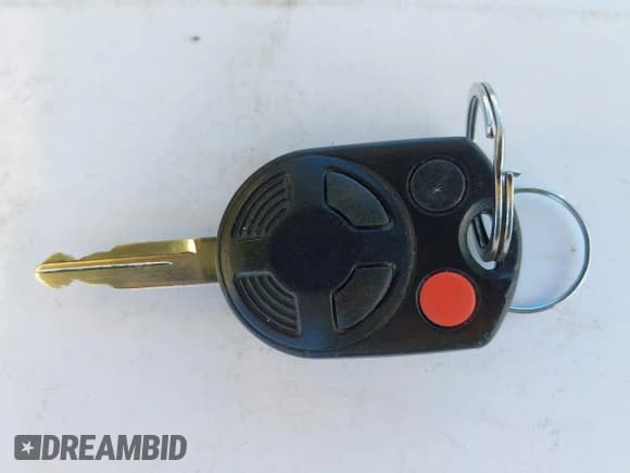 ✅ 2012 Ford Escape XLS • VIN: 1FMCU0C75CKB03350 • Lot: 43686502. Wystawiony na IAAI z przebiegiem 241 706 mil. Bezpłatny archiwum sprzedaży aukcyjnych z USA i szczegółowy raport historii pojazdu na DreamBid. Zdjęcie 11.