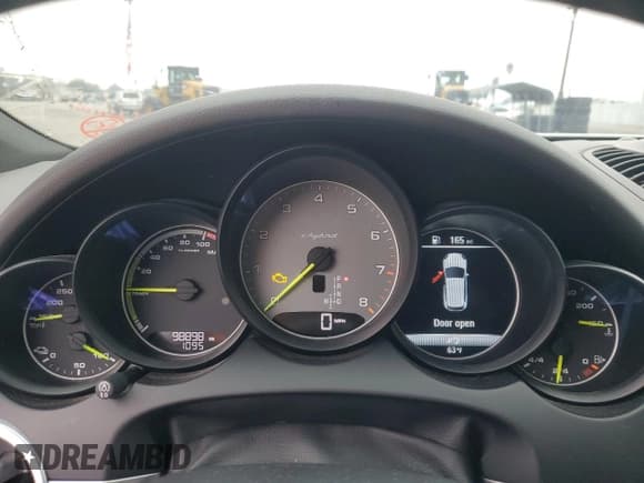 ✅ 2017 Porsche Cayenne S E-Hybrid • VIN: WP1AE2A2XHLA75671 • Lot: 76419144. Listed on Copart with 98,898 mi. Free auction sales archive from the USA and detailed vehicle history report at DreamBid. Image 9.