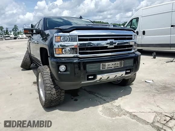 ✅ 2019 Chevrolet Silverado 2500HD High Country • VIN: 1GC1KUEY7KF277037 • Lot: 64945955. Listed on Copart with 71,249 mi. Free auction sales archive from the USA and detailed vehicle history report at DreamBid. Image 13.